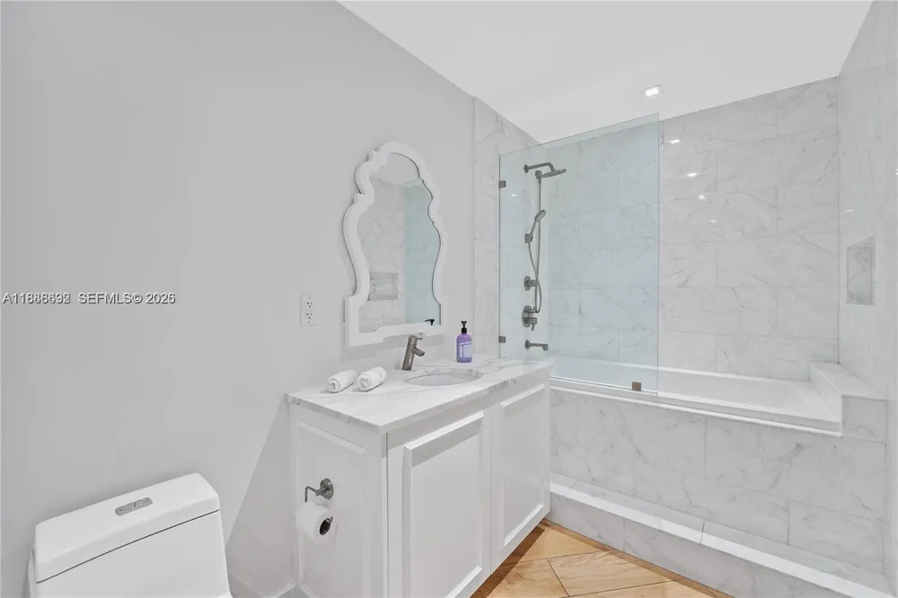 2020 Bayshore Dr #2702 Miami, FL 33137