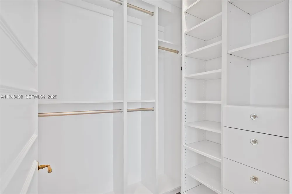 2020 Bayshore Dr #2702 Miami, FL 33137