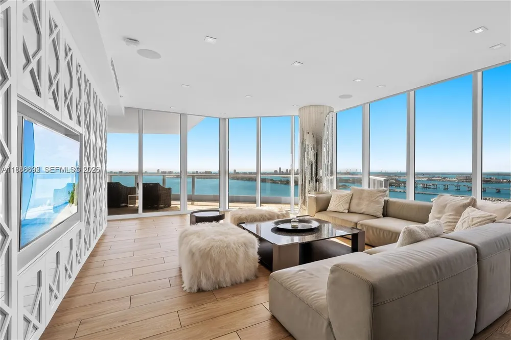 2020 Bayshore Dr #2702 Miami, FL 33137