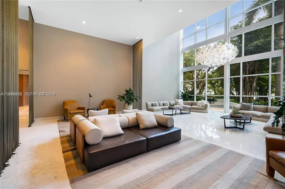 2020 Bayshore Dr #2702 Miami, FL 33137