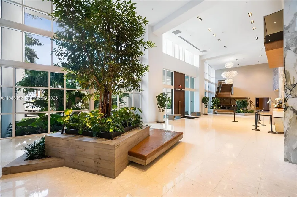2020 Bayshore Dr #2702 Miami, FL 33137