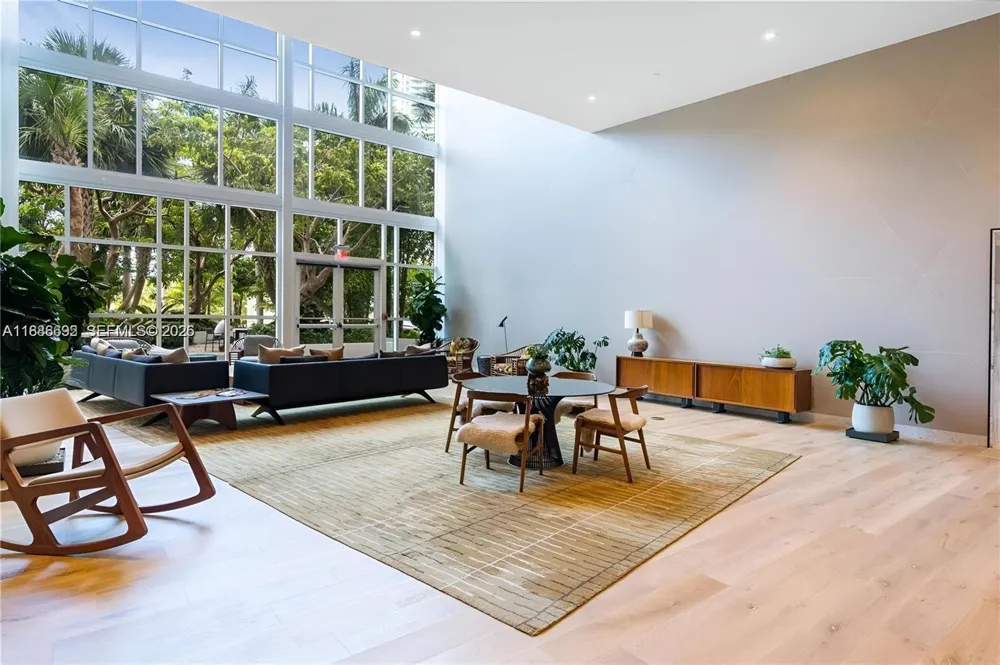 2020 Bayshore Dr #2702 Miami, FL 33137