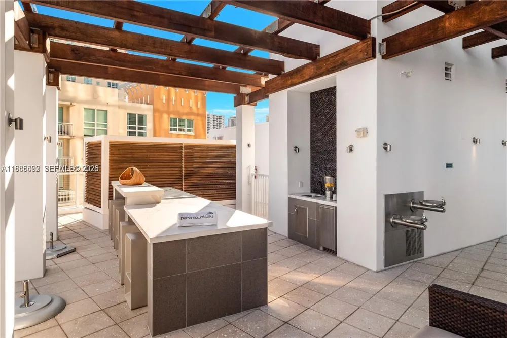 2020 Bayshore Dr #2702 Miami, FL 33137