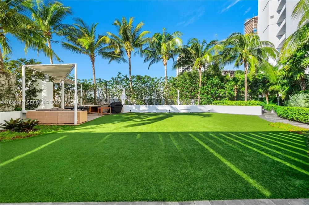 2020 Bayshore Dr #2702 Miami, FL 33137