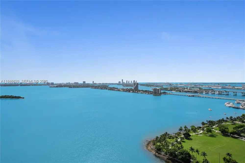 2020 Bayshore Dr #2702 Miami, FL 33137