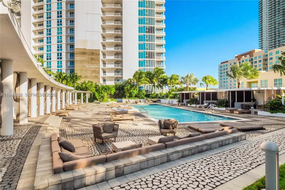 2020 Bayshore Dr #2702 Miami, FL 33137