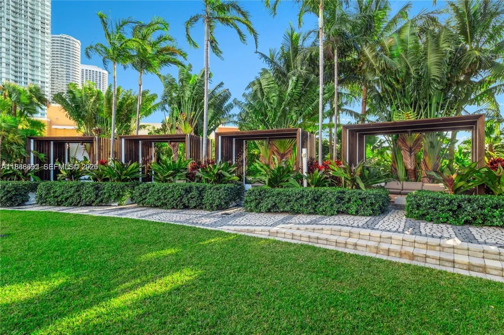 2020 Bayshore Dr #2702 Miami, FL 33137