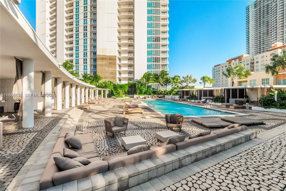 2020 Bayshore Dr #2702 Miami, FL 33137