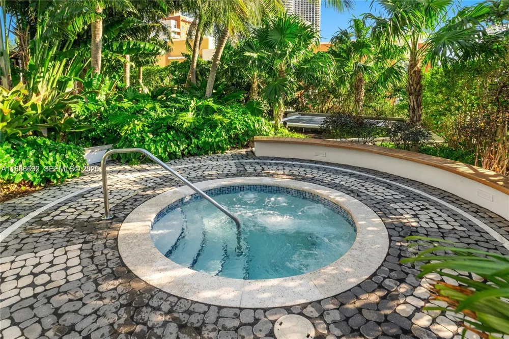 2020 Bayshore Dr #2702 Miami, FL 33137