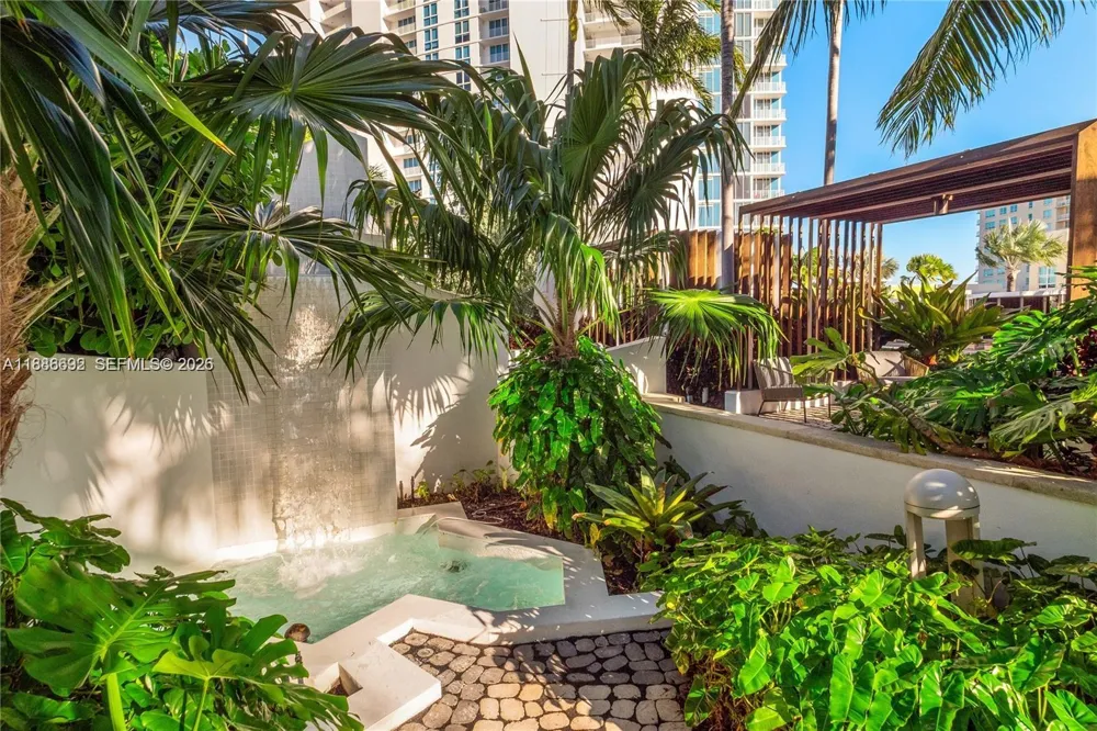 2020 Bayshore Dr #2702 Miami, FL 33137