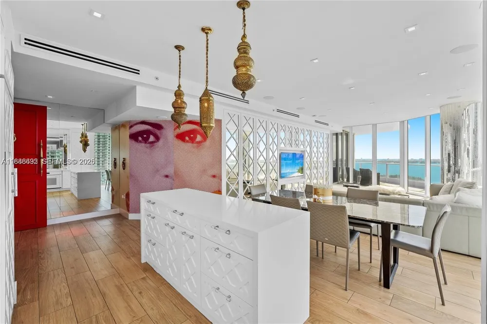 2020 Bayshore Dr #2702 Miami, FL 33137