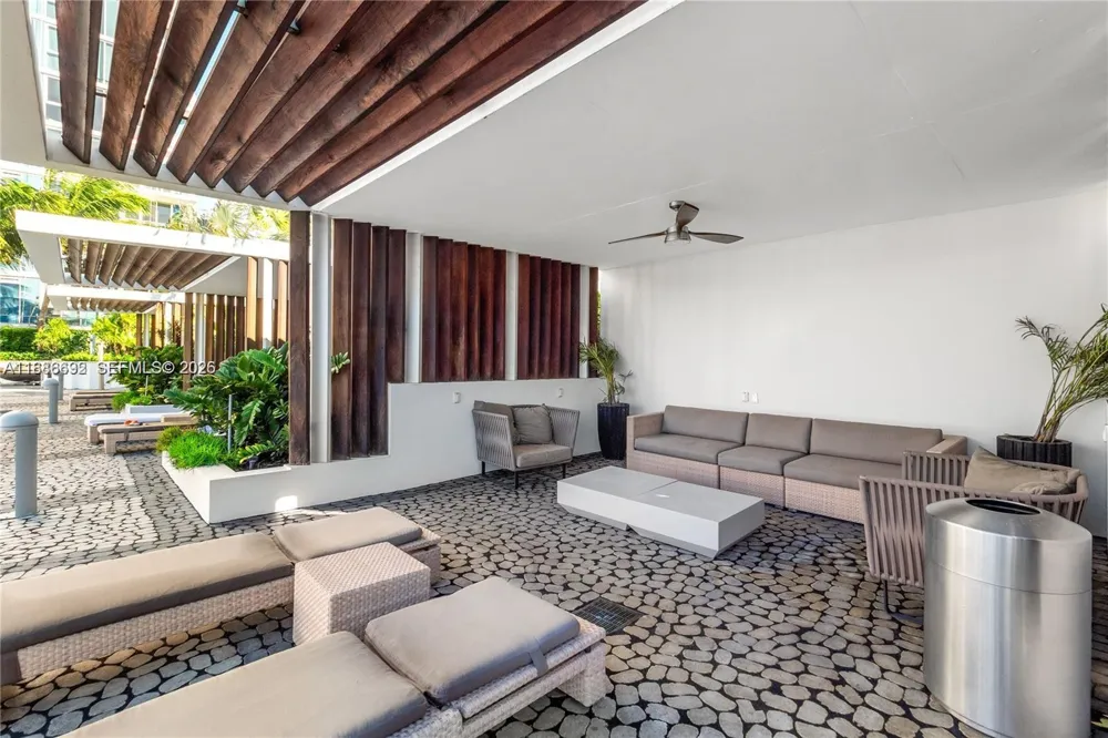 2020 Bayshore Dr #2702 Miami, FL 33137