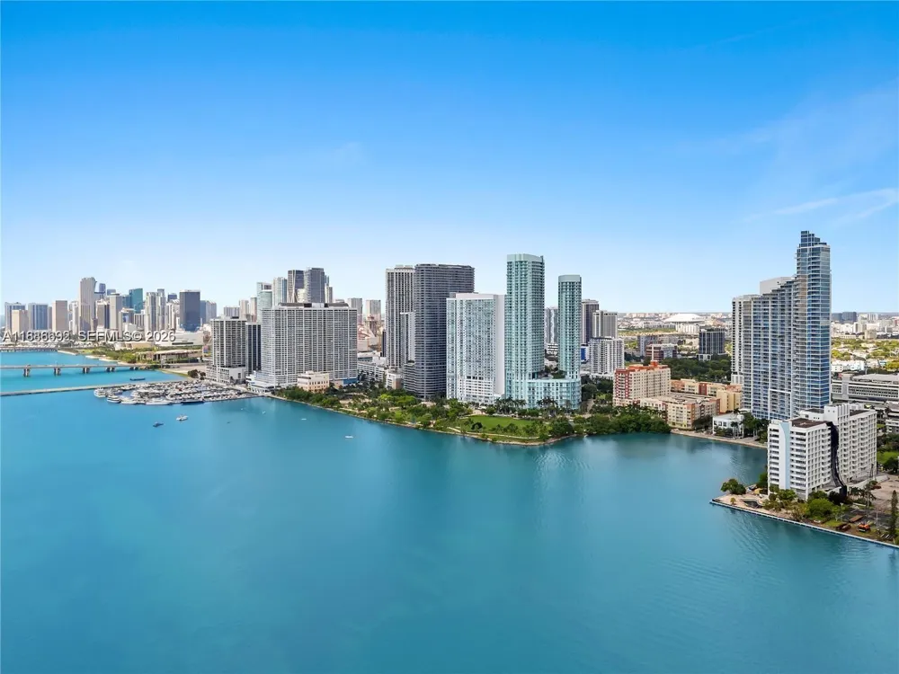2020 Bayshore Dr #2702 Miami, FL 33137