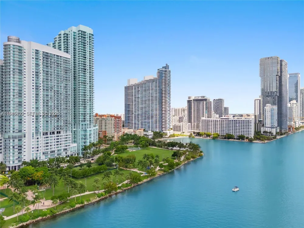 2020 Bayshore Dr #2702 Miami, FL 33137
