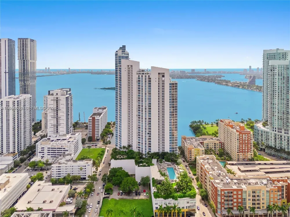 2020 Bayshore Dr #2702 Miami, FL 33137