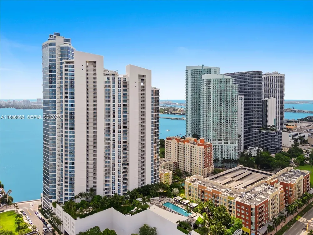 2020 Bayshore Dr #2702 Miami, FL 33137