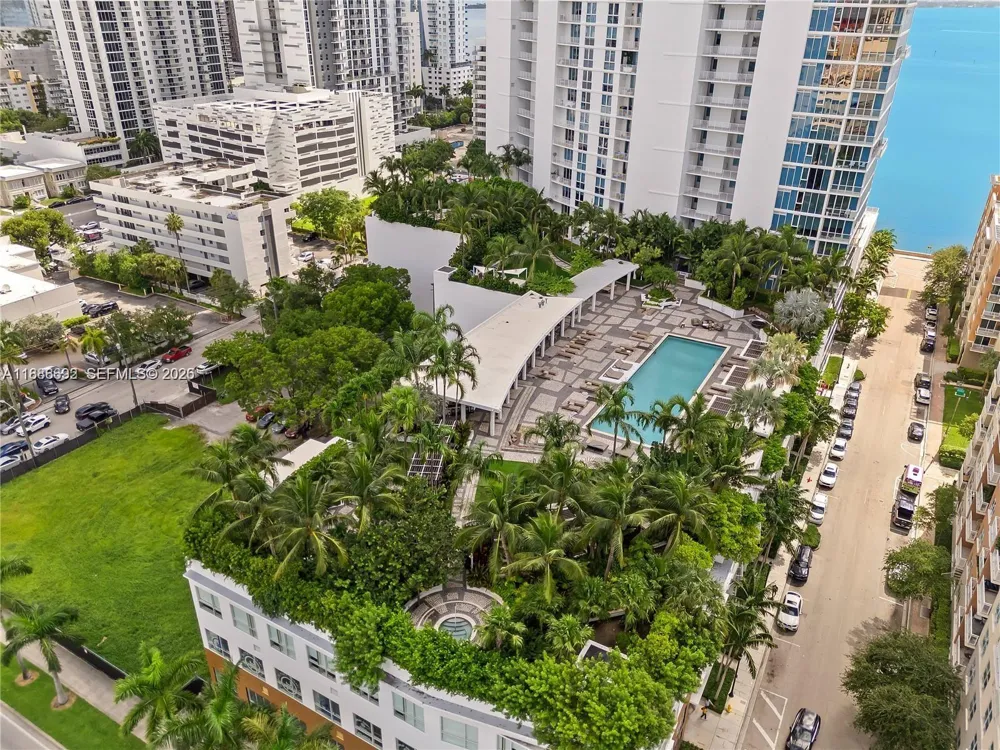 2020 Bayshore Dr #2702 Miami, FL 33137