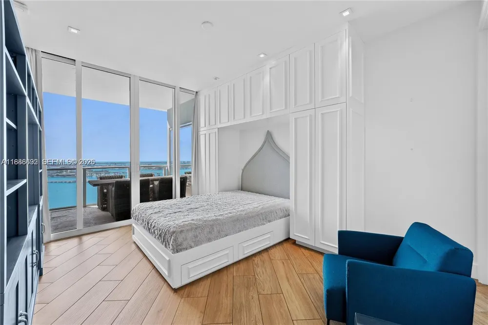 2020 Bayshore Dr #2702 Miami, FL 33137