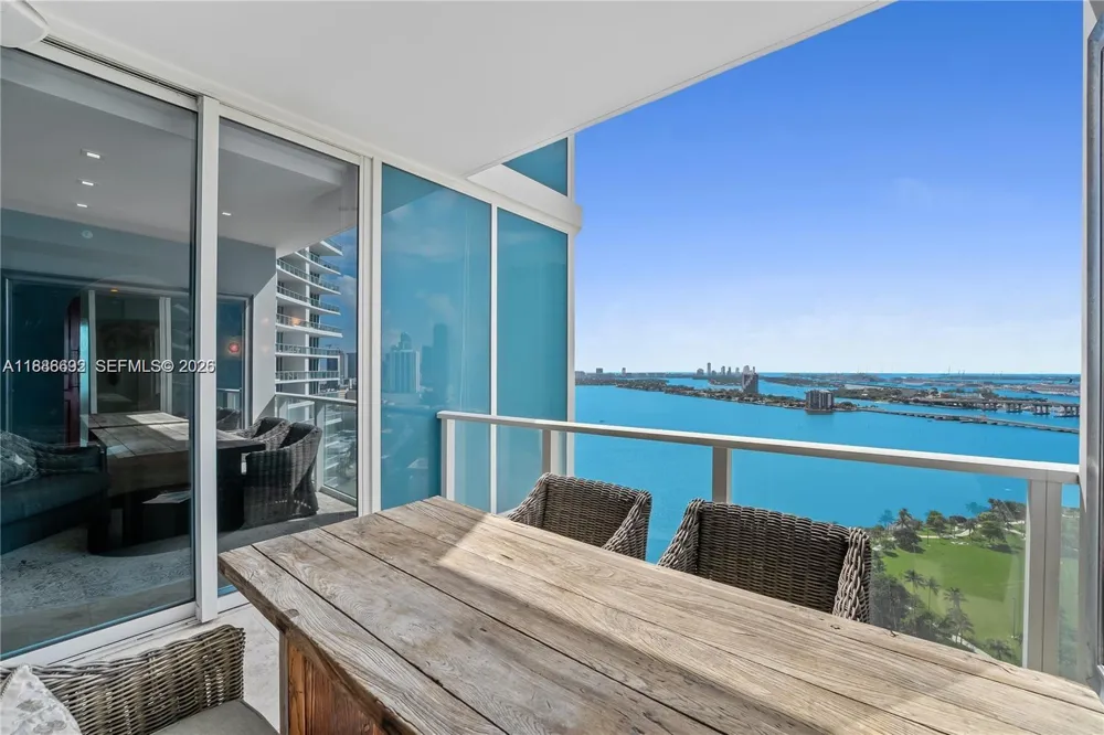 2020 Bayshore Dr #2702 Miami, FL 33137