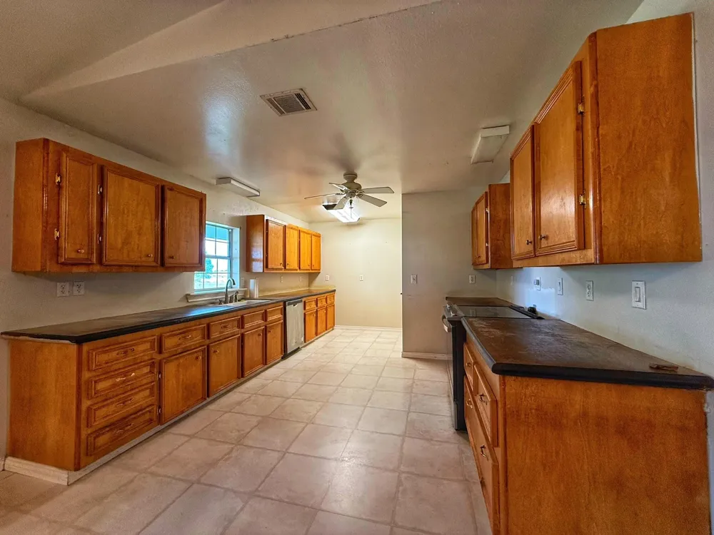 9496 Batson Rd Normangee, TX 77871