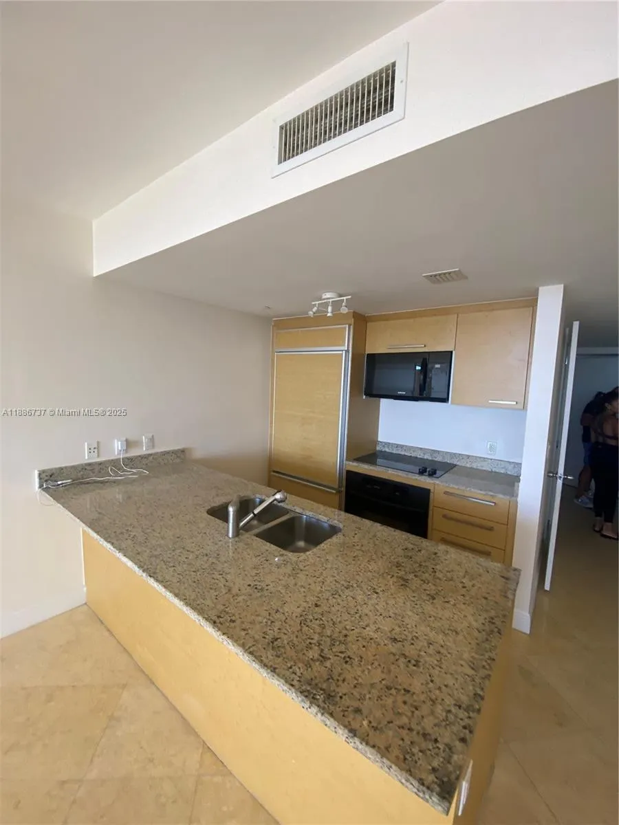 1800 S Ocean Dr #2909 Hallandale Beach, FL 33009