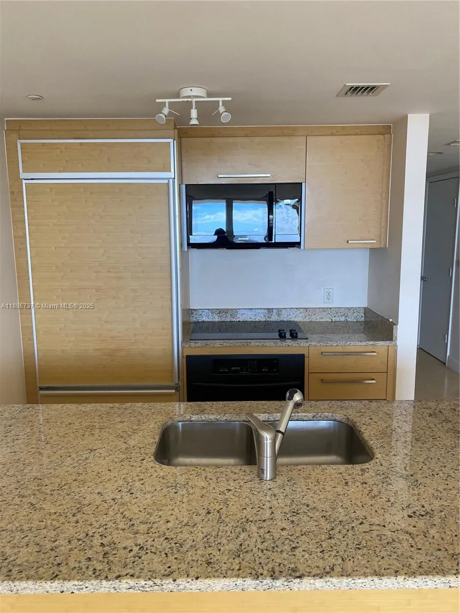 1800 S Ocean Dr #2909 Hallandale Beach, FL 33009