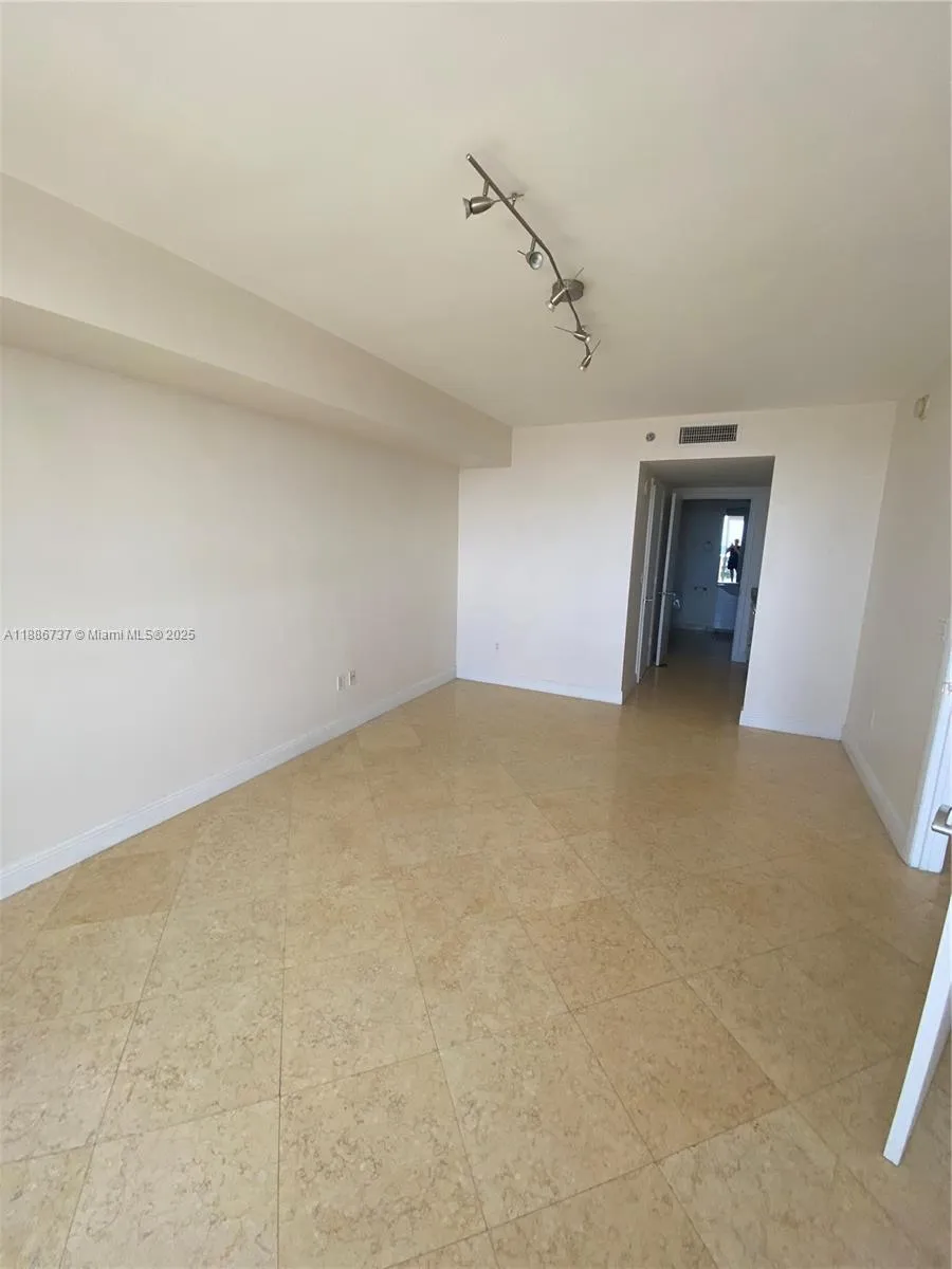 1800 S Ocean Dr #2909 Hallandale Beach, FL 33009