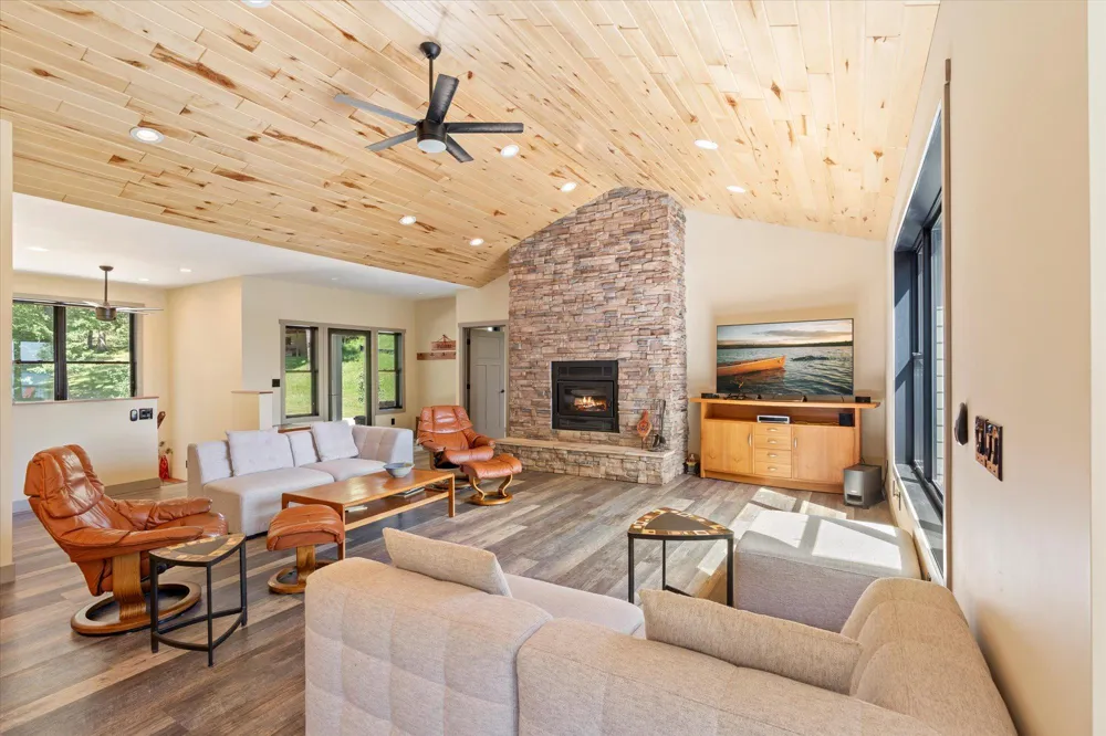4238 Thunder Lake Lodge Drive NE Remer, MN 56672