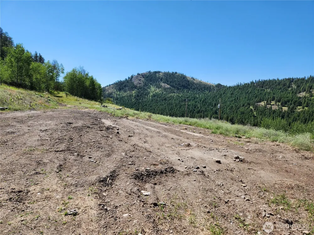 18 Robin Road Republic, WA 99166