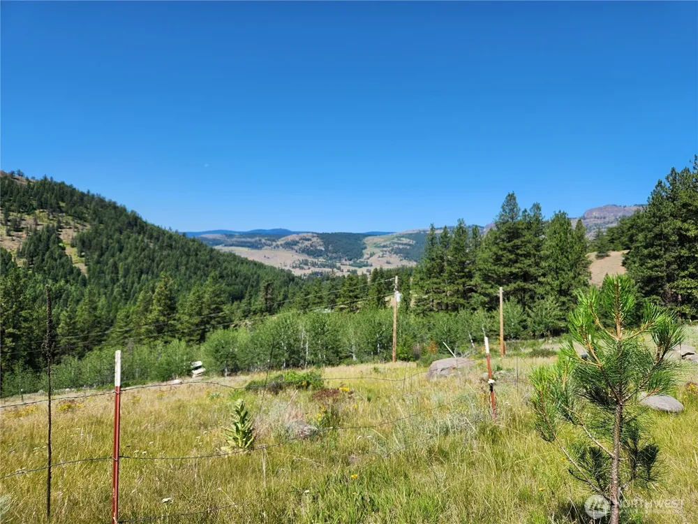 18 Robin Road Republic, WA 99166