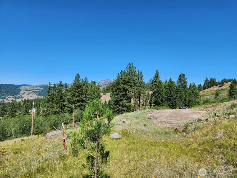 18 Robin Road Republic, WA 99166