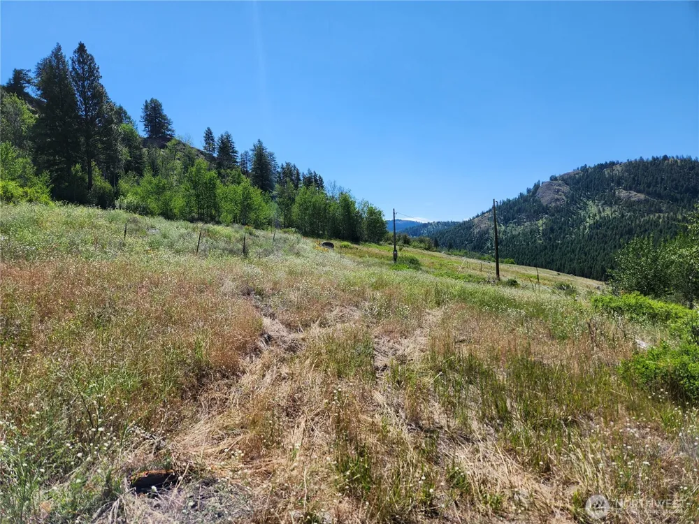 18 Robin Road Republic, WA 99166