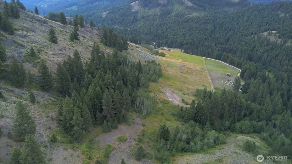 18 Robin Road Republic, WA 99166