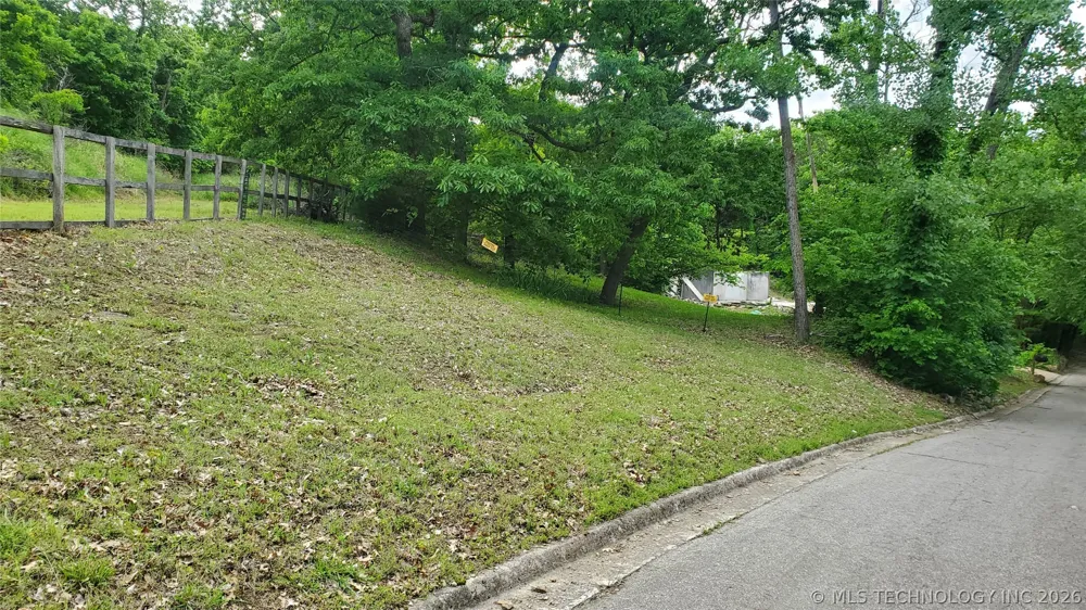 1274 Sleepy Hollow Drive Catoosa, OK 74015