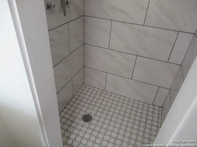 1934 UNIT B McKinley San Antonio, TX 78210