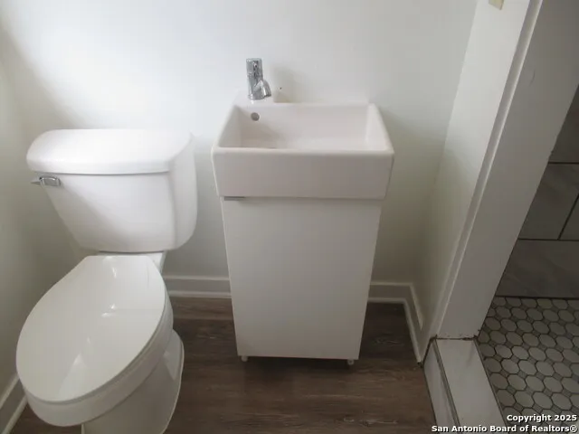 1934 UNIT B McKinley San Antonio, TX 78210