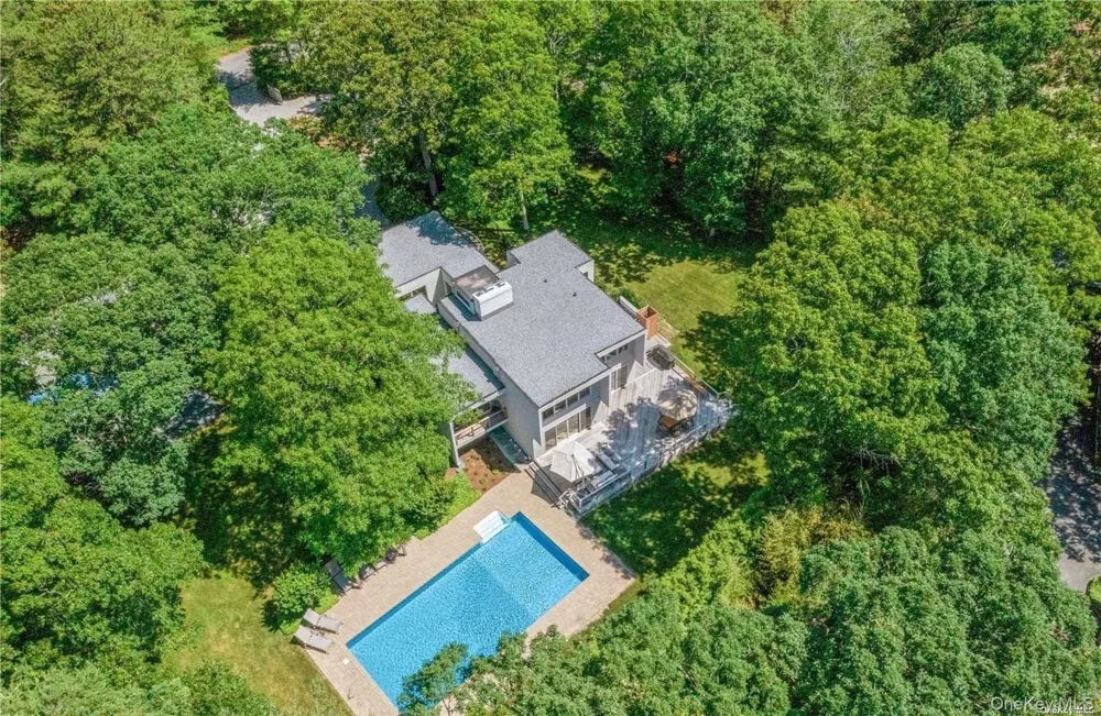 19 Woodland Way Quogue, NY 11959
