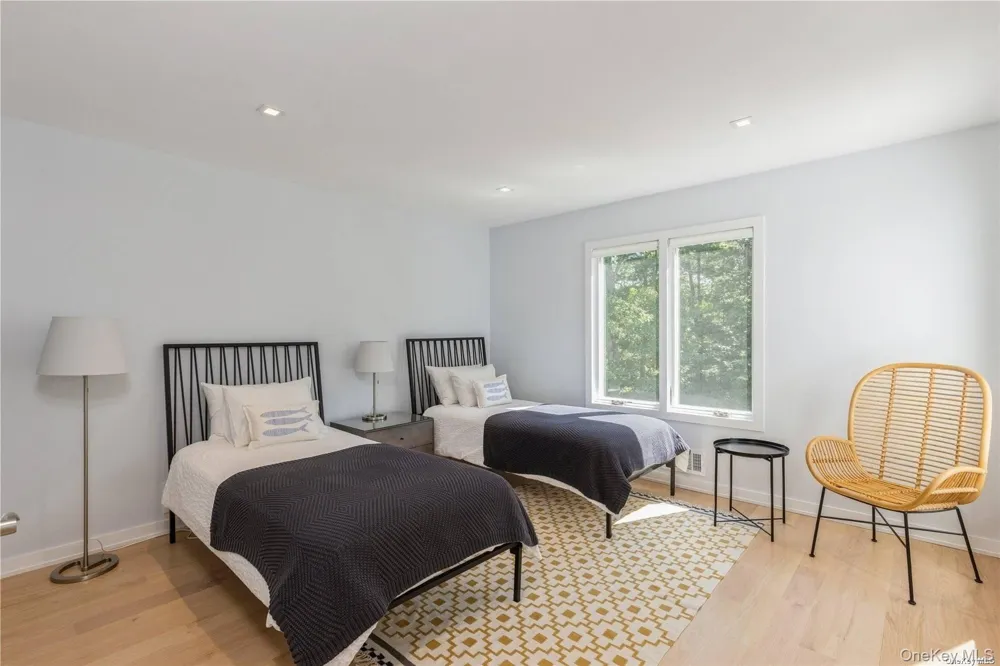 19 Woodland Way Quogue, NY 11959
