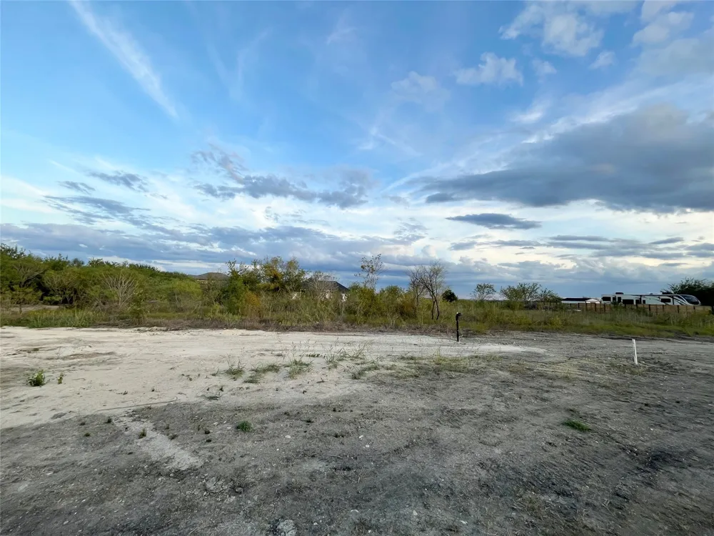 390 Engelke Road Niederwald, TX 78640