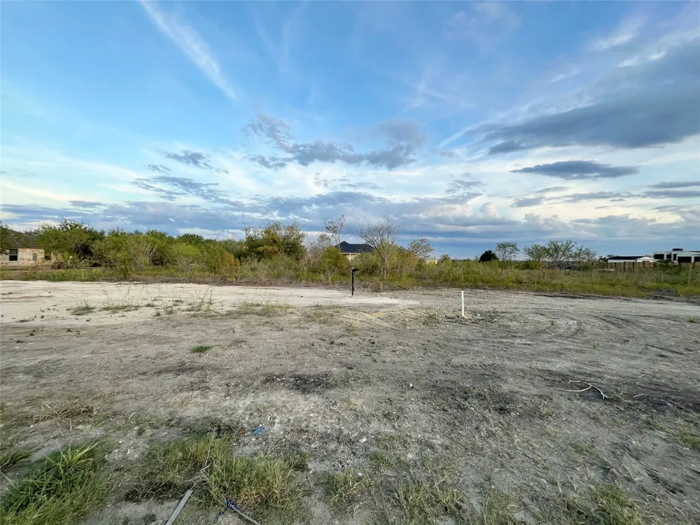 390 Engelke Road Niederwald, TX 78640