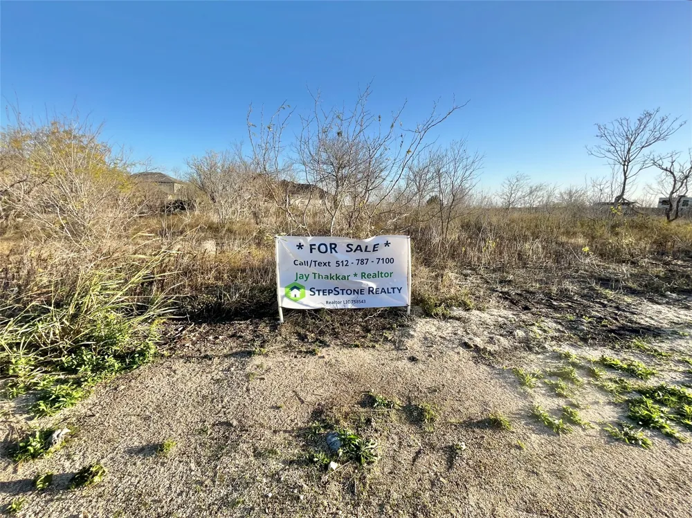 390 Engelke Road Niederwald, TX 78640