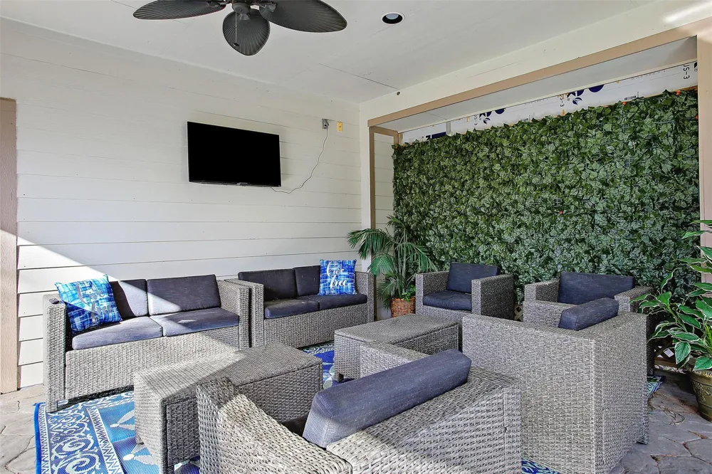 612 8th Street Kemah, TX 77565