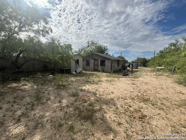 402 Hernandez Laredo, TX 78046