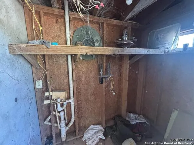 402 Hernandez Laredo, TX 78046