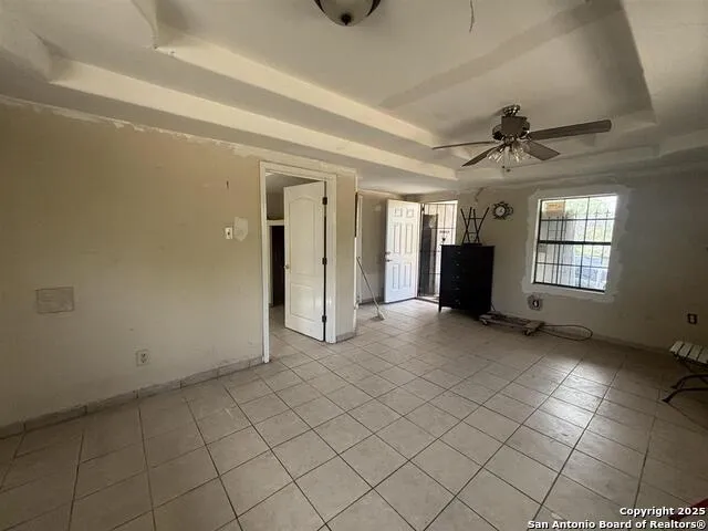 402 Hernandez Laredo, TX 78046