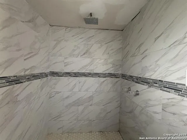 402 Hernandez Laredo, TX 78046