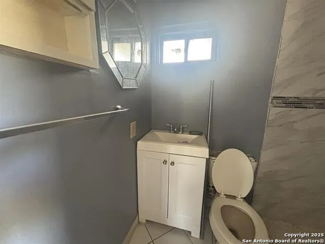 402 Hernandez Laredo, TX 78046