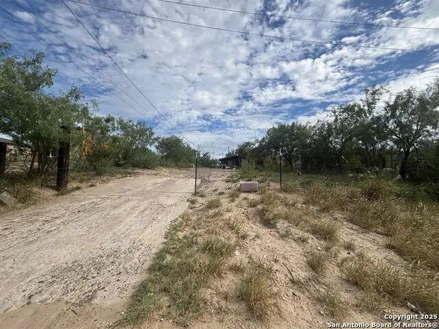 402 Hernandez Laredo, TX 78046