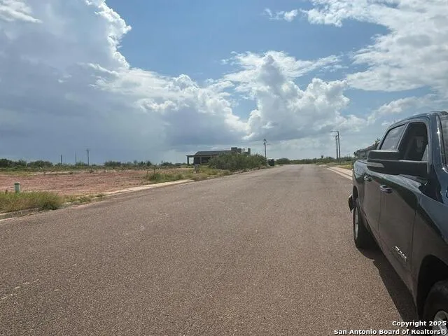 8215 Mejia Rd Laredo, TX 78043