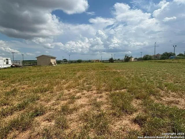 8215 Mejia Rd Laredo, TX 78043